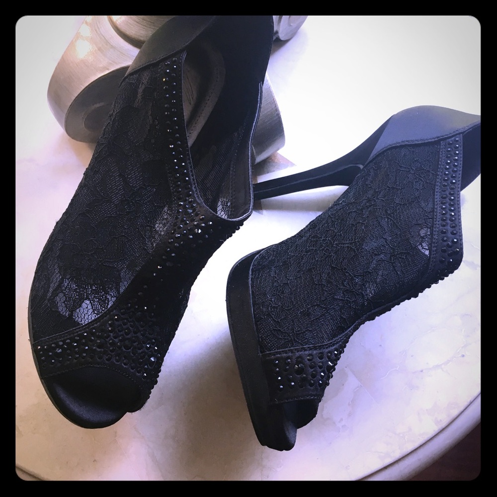 MICHAELANGELO BLACK LACE AND BLACK STONE HEEL 8